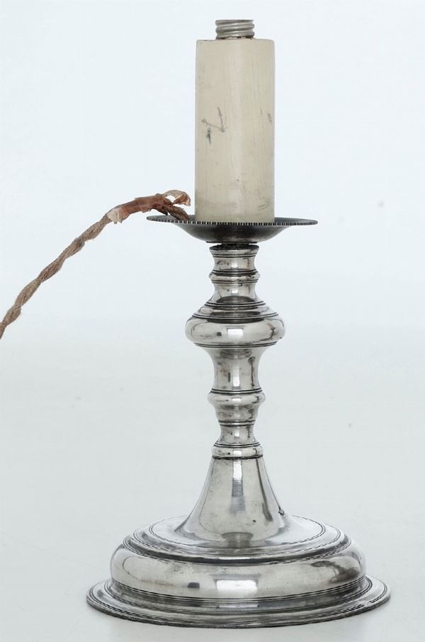 Candeliere in argento fuso e sagomato. Genova, bollo della "Torretta" con datario 1757