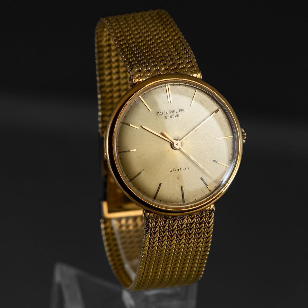 Patek Philippe - Calatrava in Oro Giallo 18k Braccialato, Quadrante Dorato Personalizzato per "gu...