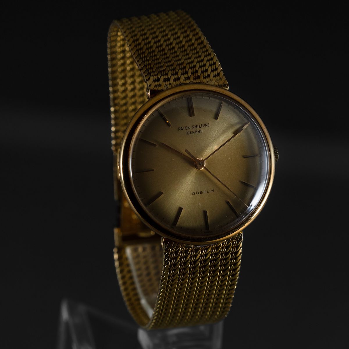 Patek Philippe - Calatrava in Oro Giallo 18k Braccialato, Quadrante Dorato Personalizzato per "gu...