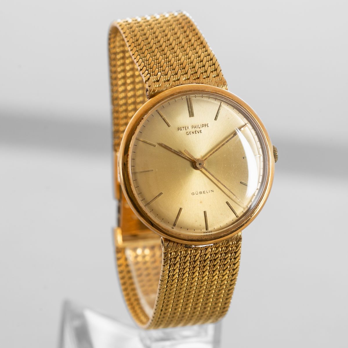 Patek Philippe - Calatrava in Oro Giallo 18k Braccialato, Quadrante Dorato Personalizzato per "gu...