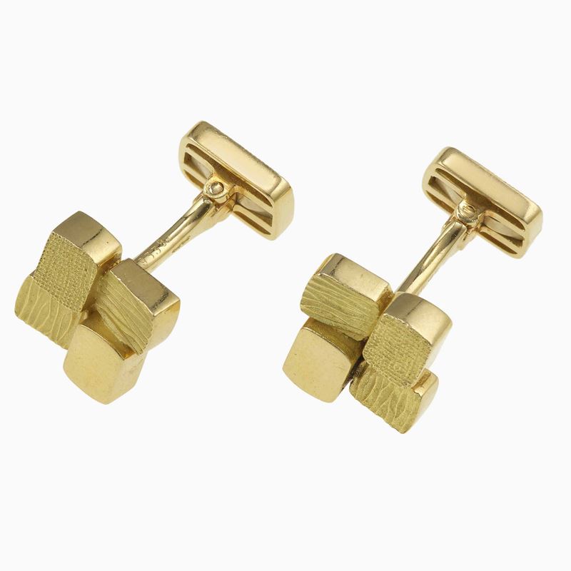 Pair of gold cufflinks. Signed Maubussin, Paris. Numbered 9338  - Auction Fine Jewels - Cambi Casa d'Aste