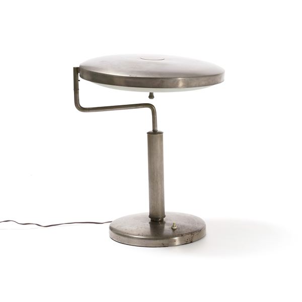 Lampada da tavolo orientabile