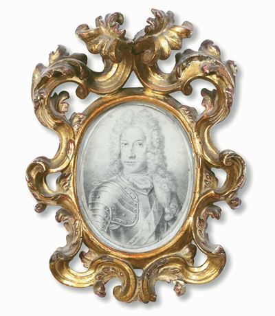Piccola Cornice Ovale Riccamente Intagliata a Volute Dorata e Laccata. Veneto XVIII Secolo