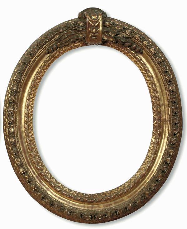 Cornice ovale riccamente intagliata e dorata con mascherone centrale, Francia XVII-XVIII secolo