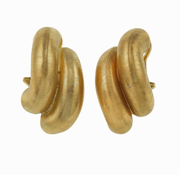 Pair of gold earrings. Signed M. Buccellati
