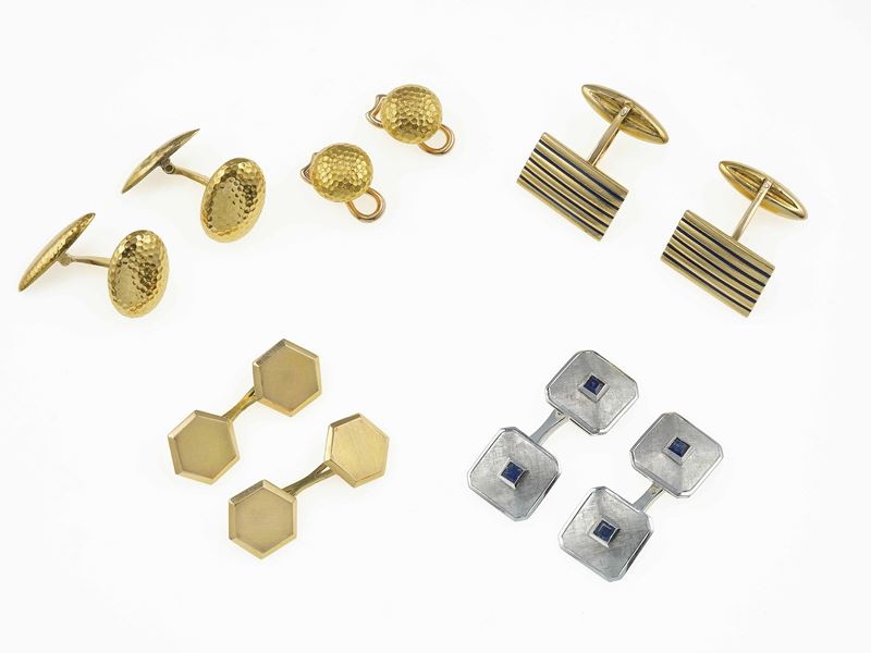 Four pairs of gold cufflinks and a pair of gold dress set  - Auction Fine Jewels - Cambi Casa d'Aste