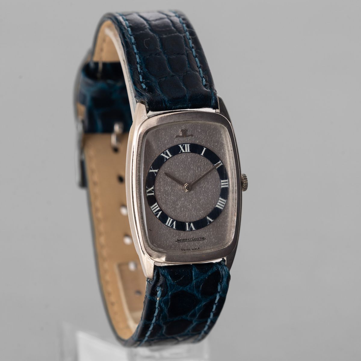 Jaeger Lecoultre - Dress Watch in Oro Bianco 18k, Quadrante Argentè con Pista Ore e Minuti Blu, N...