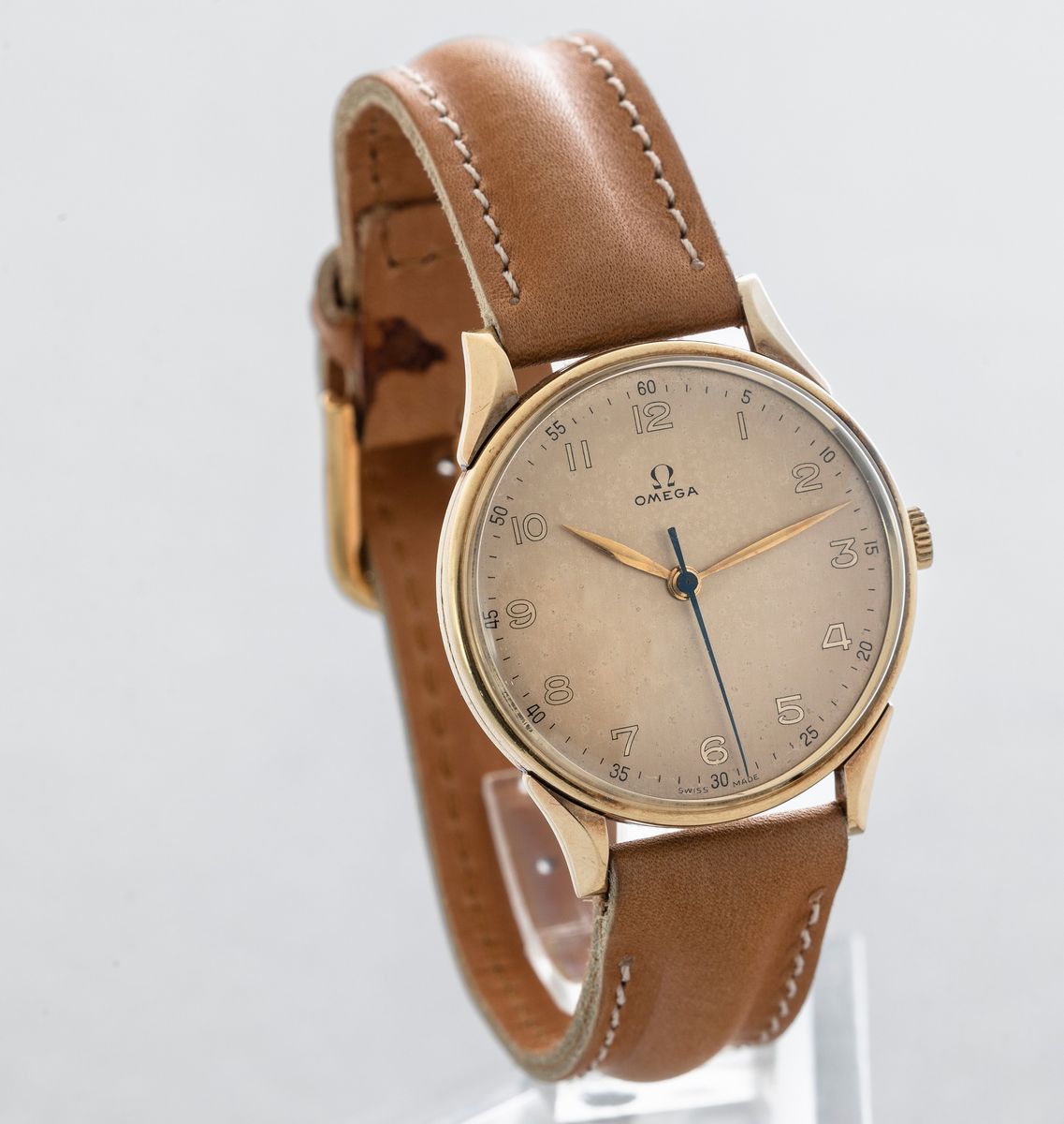 Omega - Orologio in Oro 14k con Anse Riportate, Quadrante Champagne Fanè con Cifre Arabe, Secondi...