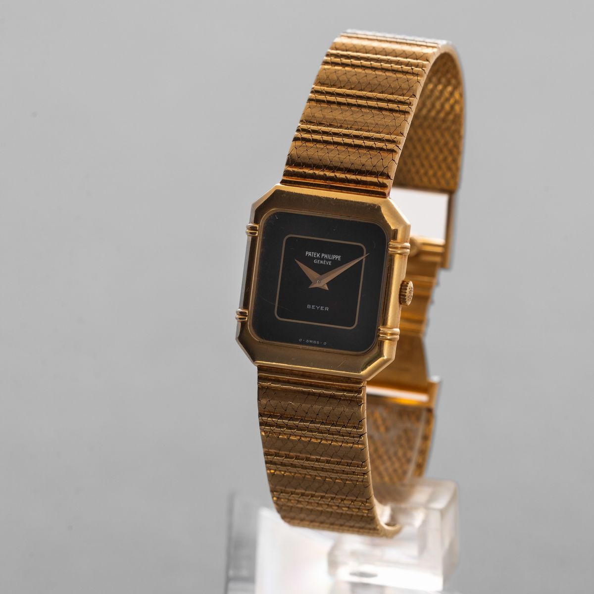 Patek Philippe - Ref 4457 "beyer" in Oro Giallo 18k con Bracciale Integrato, Quadrante Nero Biton...
