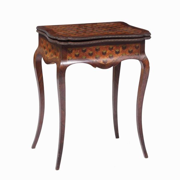 Piccolo tavolo da gioco Carlo X in legno lastronato ed intarsiato in varie essenze. XIX secolo