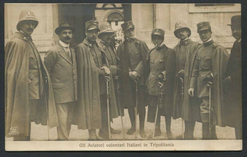 1911, cartolina fotografica nuova degli aviatori volontari italiani che operarono in Tripolitania  - Asta Filatelia e Storia Postale - Cambi Casa d'Aste