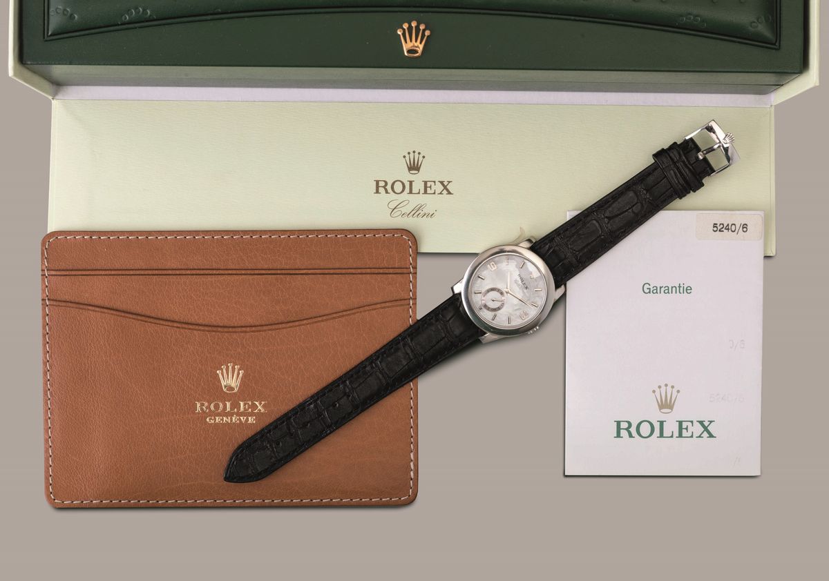 Rolex - Cellini Ref 5240 "nos", in Platino con Quadrante in Madreperla, Numeri Arabi e Secondi al...