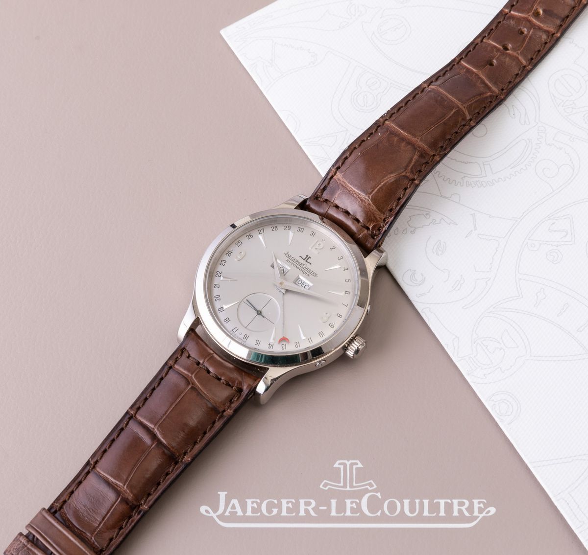 Jaeger Lecoultre - Master Control 140.3.87 in Oro Bianco 18k Calendario Completo con Secondi in B...