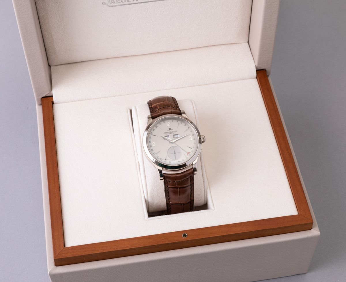 Jaeger Lecoultre - Master Control 140.3.87 in Oro Bianco 18k Calendario Completo con Secondi in B...