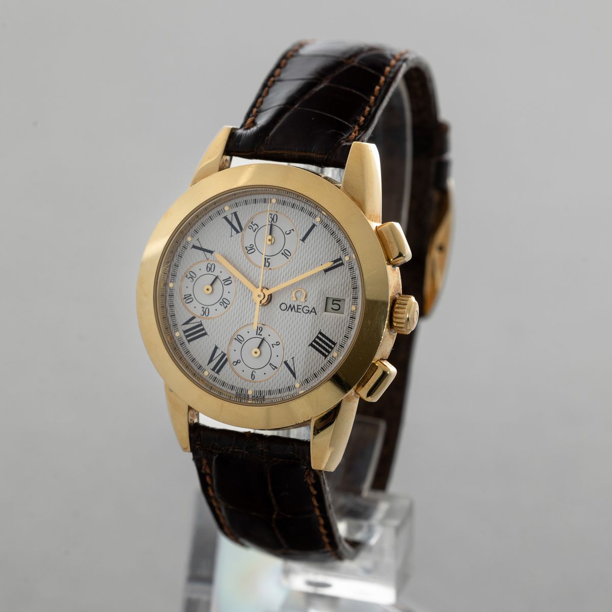 Omega - Louis Brandt Cronografo Tre Contatori Verticali con Datario, Cassa in Oro Giallo 18k, Qua...