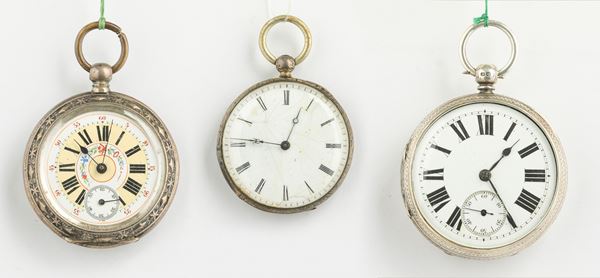 Lotto di tre orologi da tasca in argento con carica a chiavetta fine ‘800