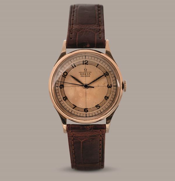 OMEGA - Chronometre in oro rosa 18k con quadrante rosa bitonale a settori con numeri Arabi, carica manuale e secondi centrali