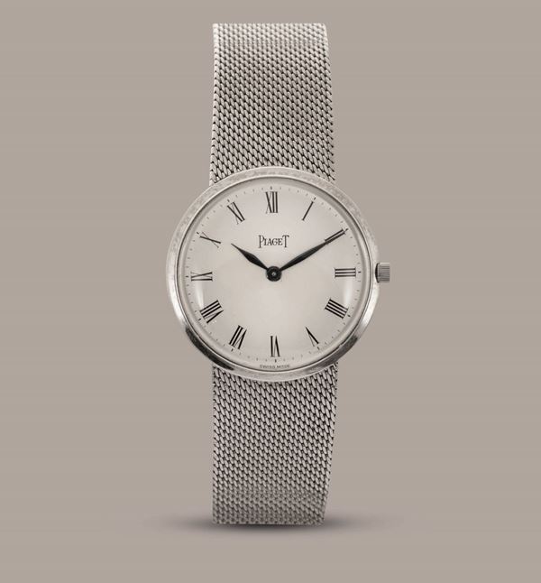PIAGET - Elegante orologio solo tempo in oro bianco 18k con bracciale integrato, quadrante grigio argentato con numeri Romani smaltati e sfere nere a contrasto, carica manuale