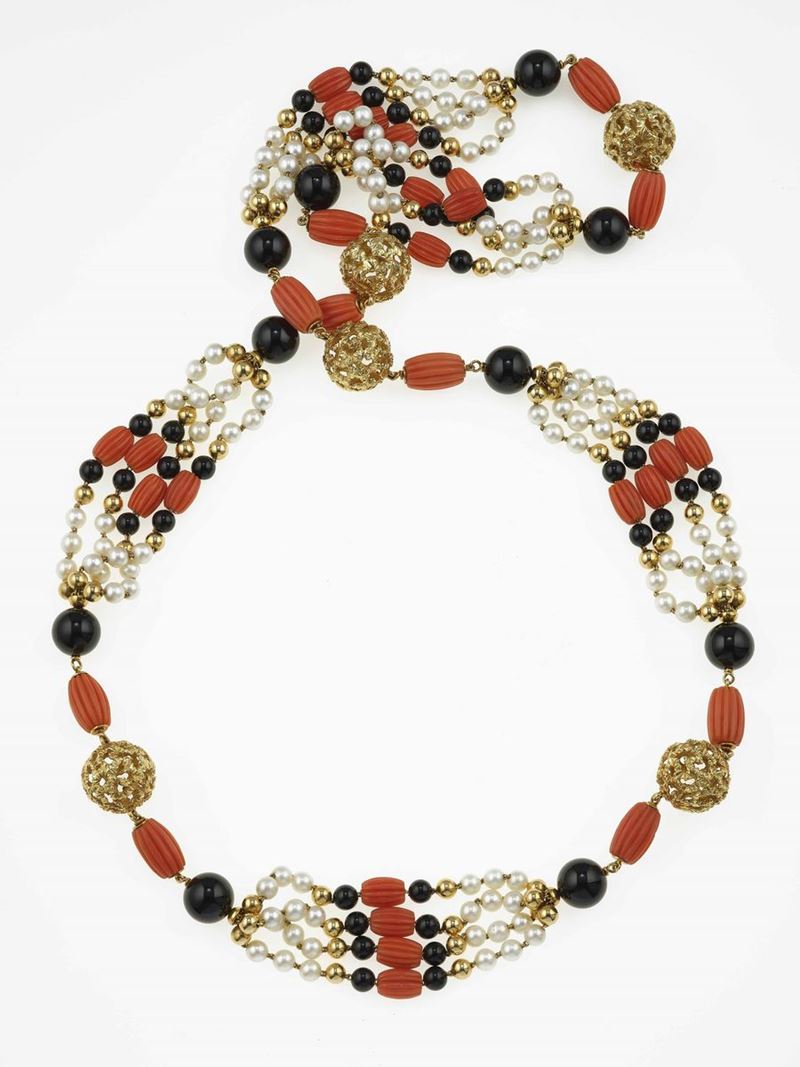 Gold, coral, onix and cultured pearl necklace. Signed Cartier, numbered 46653  - Auction Fine Jewels - Cambi Casa d'Aste