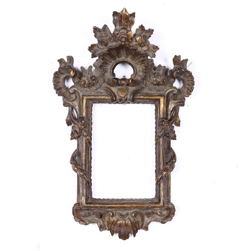 Cornice in legno intagliato e dorato con motivi floreali. Napoli XVII-XVIII secolo  - Auction Antique Frames - Cambi Casa d'Aste