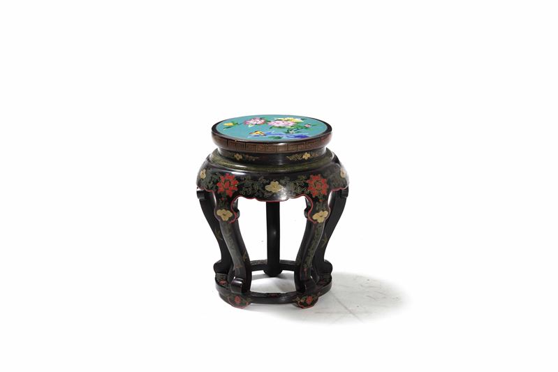 Sgabello in legno laccato con soggetti naturalistici e decori floreali, Cina, Dinastia Qing, XIX secolo  - Auction Asian Art - Cambi Casa d'Aste