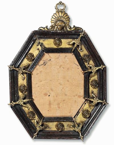 Cornice Ottagonale in Legno Ebanizzato e Bronzi Dorati. Roma XVII Secolo