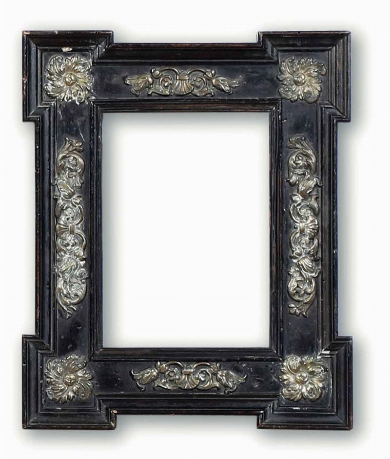 Cornice a cassetta sagomata in legno ebanizzato e metallo argentato. Italia centrale XVIII secolo  - Auction Frames - Cambi Casa d'Aste