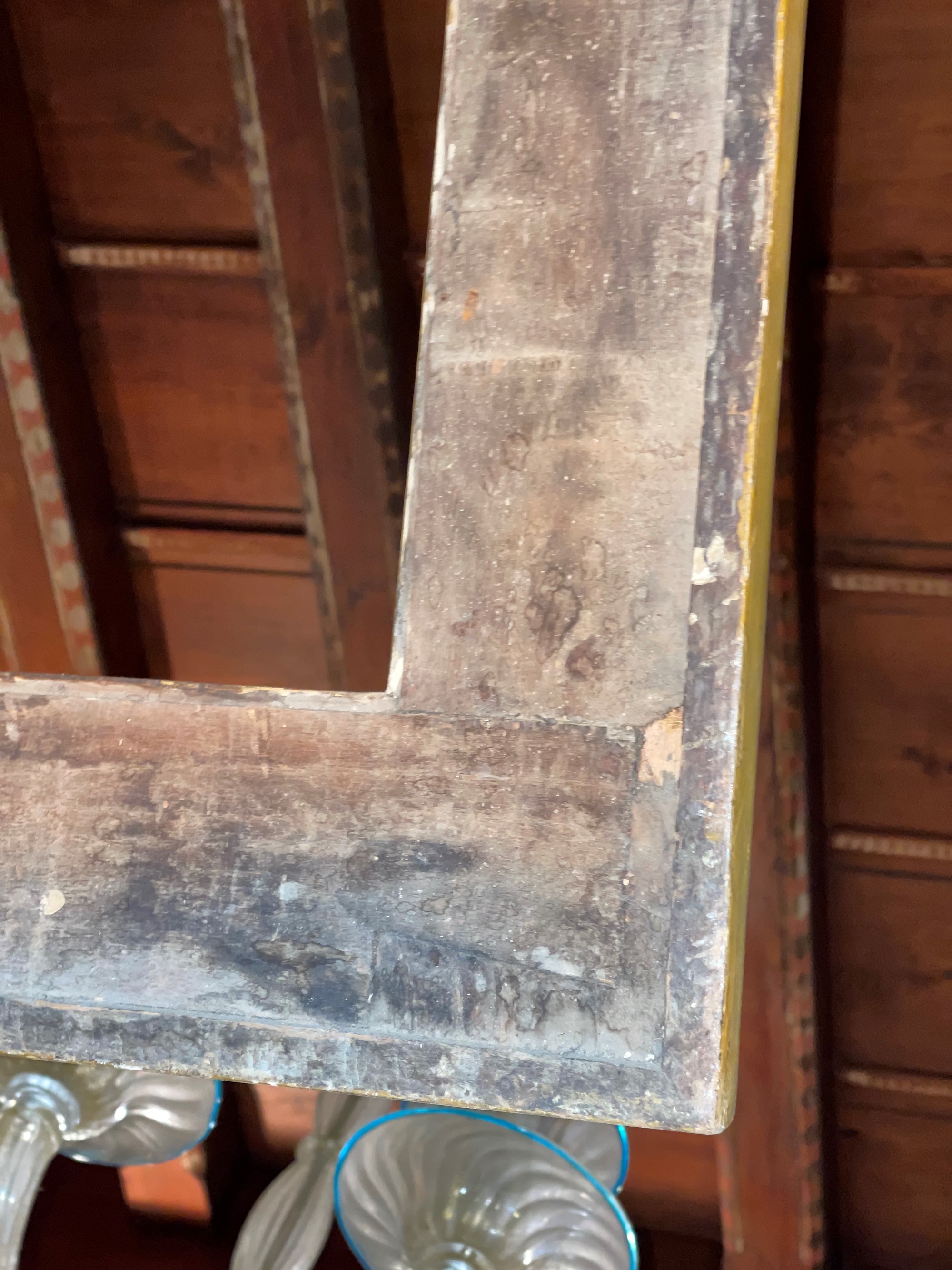 Cornice a Cassetta in Legno Dorato e Bulinato. Emilia XVI Secolo