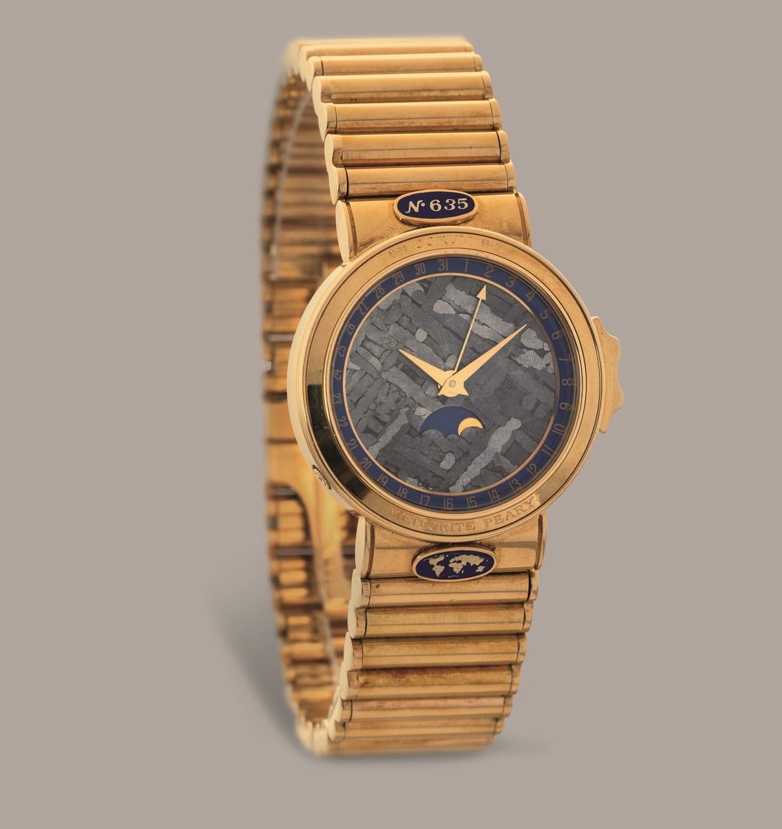 Corum - Meteorite in Oro Giallo 18k Edizione Numerata con Funzione di Datario e Fasi Lunari, Quad...