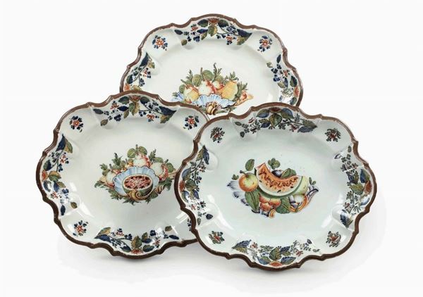 Tre grandi piatti ovali. Nove, manifattura Antonibon, 1750-1770 circa