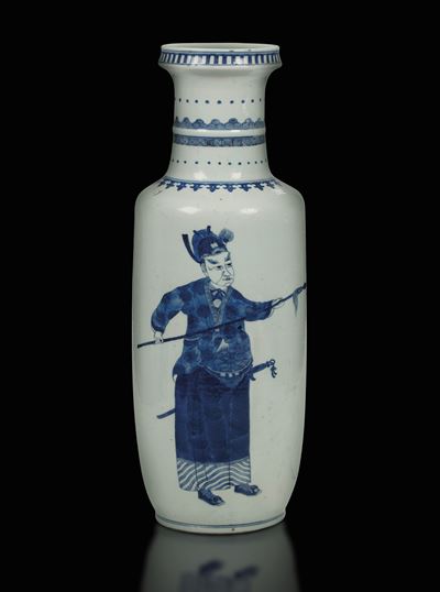 Vaso in Porcellana Bianca e Blu Raffigurante Dignitario, Cina, Dinastia Qing, Epoca Kangxi (1662-...