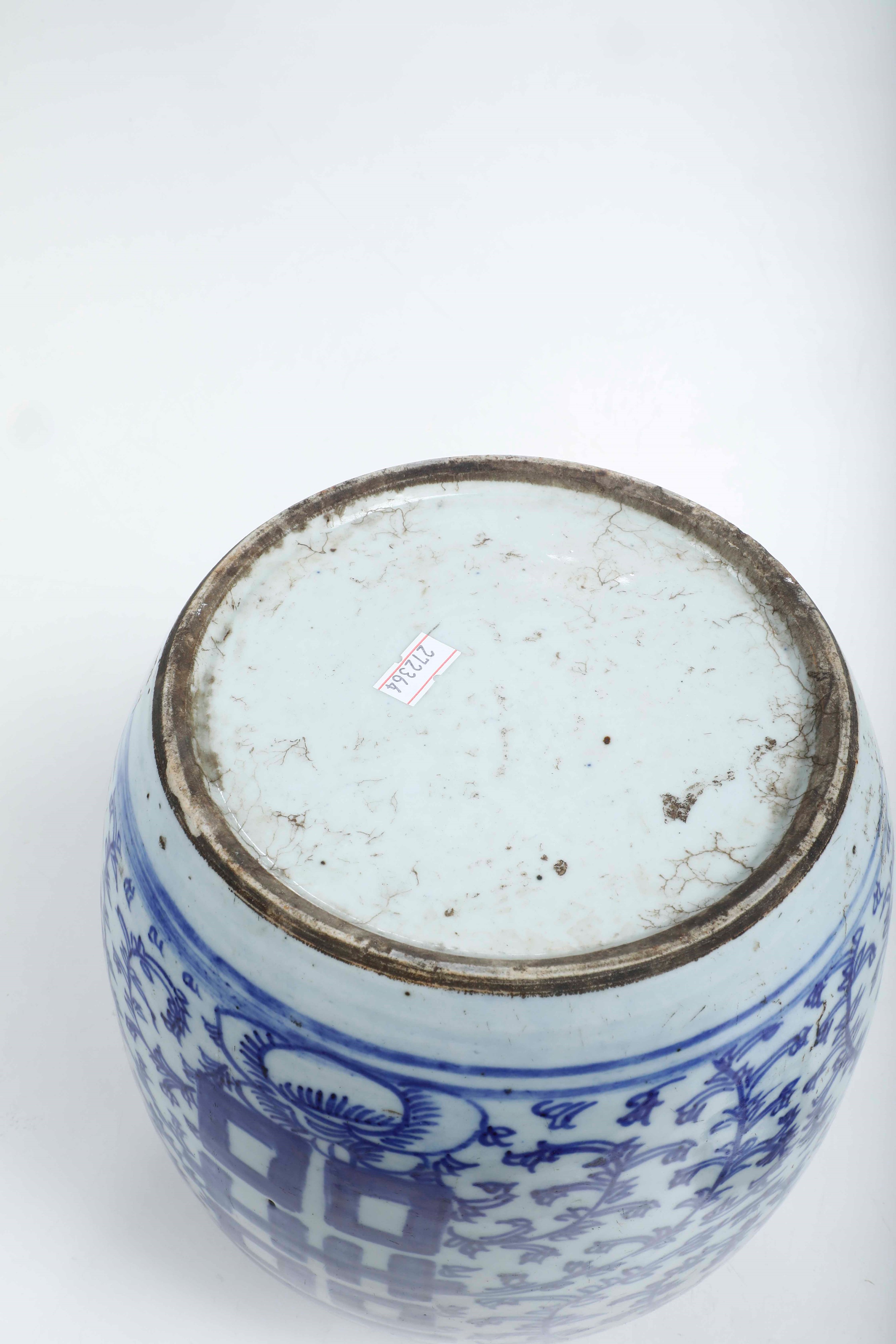 Cina, Dinastia Qing (XVIII-XIX secolo), Tre potiches in porcellana bianca e blu con decori florea...