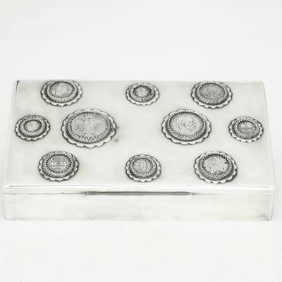 Scatola. Argento Fuso e Sagomato. Struttura in Legno. Argenteria Belga del XX Secolo. Argentiere ...