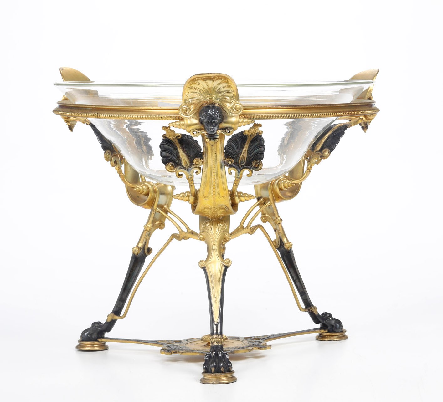Centrotavola con Struttura in Bronzo Dorato e Patinato. XIX Secolo