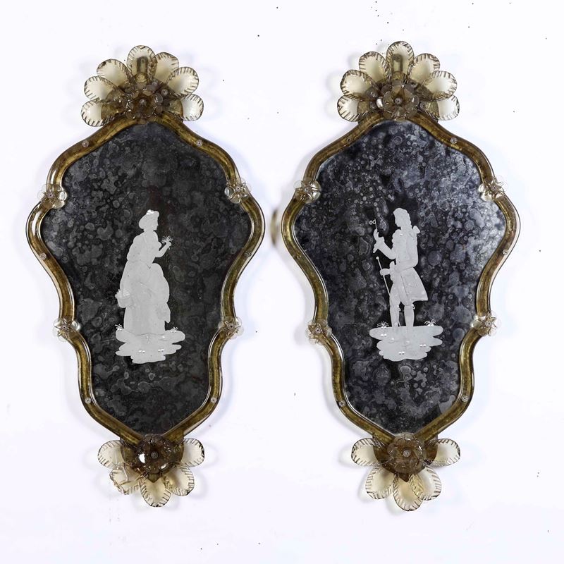 Coppia di specchierine in vetro con specchi incisi. XX secolo  - Auction Antique April - Cambi Casa d'Aste