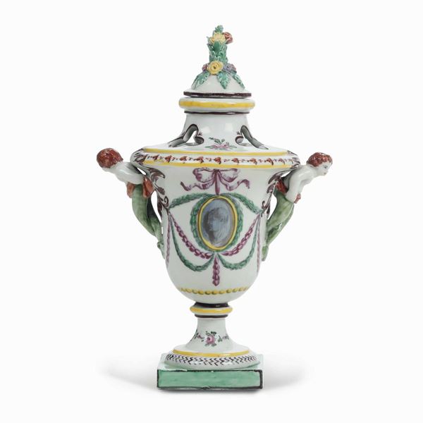 Piccolo vaso pot-pourri con coperchio 
Nove, Manifattura Antonibon, gestione Parolin, 1781-1802
 
