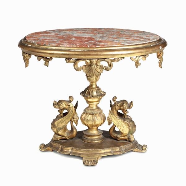 Tavolino da centro in legno intagliato e dorato. XIX secolo