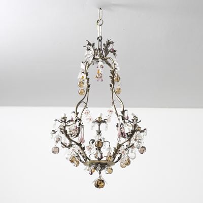 Lampadario, metallo e vetro, con decorazione a gocce, XX secolo