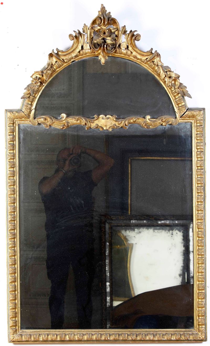 Specchiera in legno intagliato e dorato. XIX secolo  - Asta Antiquariato Aprile - Cambi Casa d'Aste