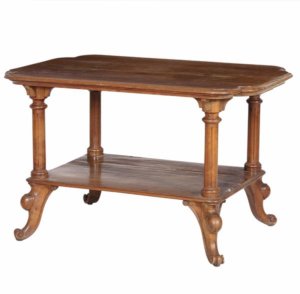 Tavolo sagomato in legno intagliato, XIX secolo