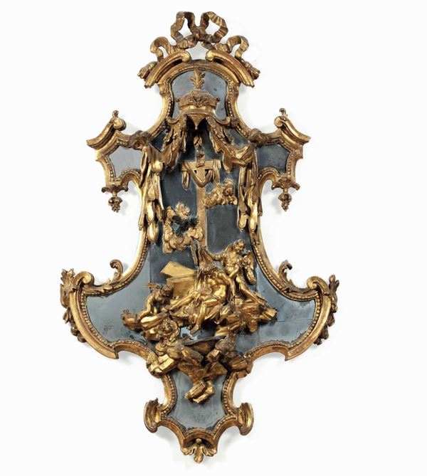 Acquasantiera da camera sagomata in legno intagliato e dorato con al centro Deposizione di Gesù. Francia XVIII-XIX secolo
