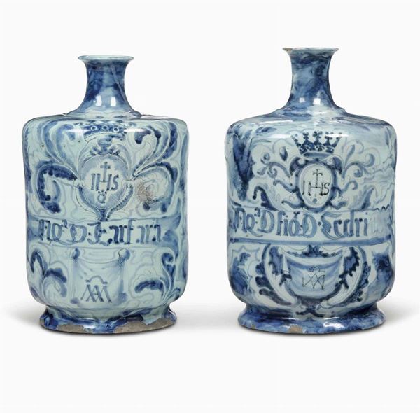 Coppia di grandi e rare bottiglie Savona, verso la fine del XVII secolo  
