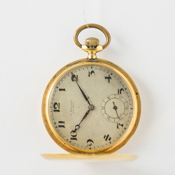 Universal Watch orologio da tasca, quadrante firmato G.Perret Ginevra, molla di carica bloccata, cassa in oro 18 kt, gr 67,mm 47, non funzionante, cassa con difetti e segni