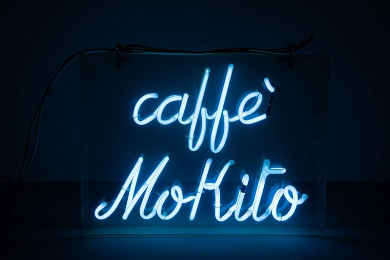 Insegna luminosa “Caffè Mokito”  - Asta POP Culture e Manifesti d'Epoca - Cambi Casa d'Aste