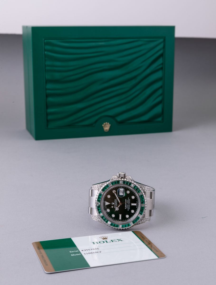 Rolex - Submariner 116610lv in Acciaio con Pavè di Brillanti Cassa, Ghiera Aftermarket con Smeral...