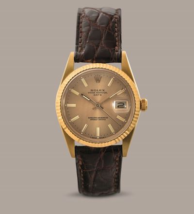 Rolex - Date Ref 15037 in Oro Giallo 18k, Quadrante Champagne con Indici a Bastone, Movimento Aut...