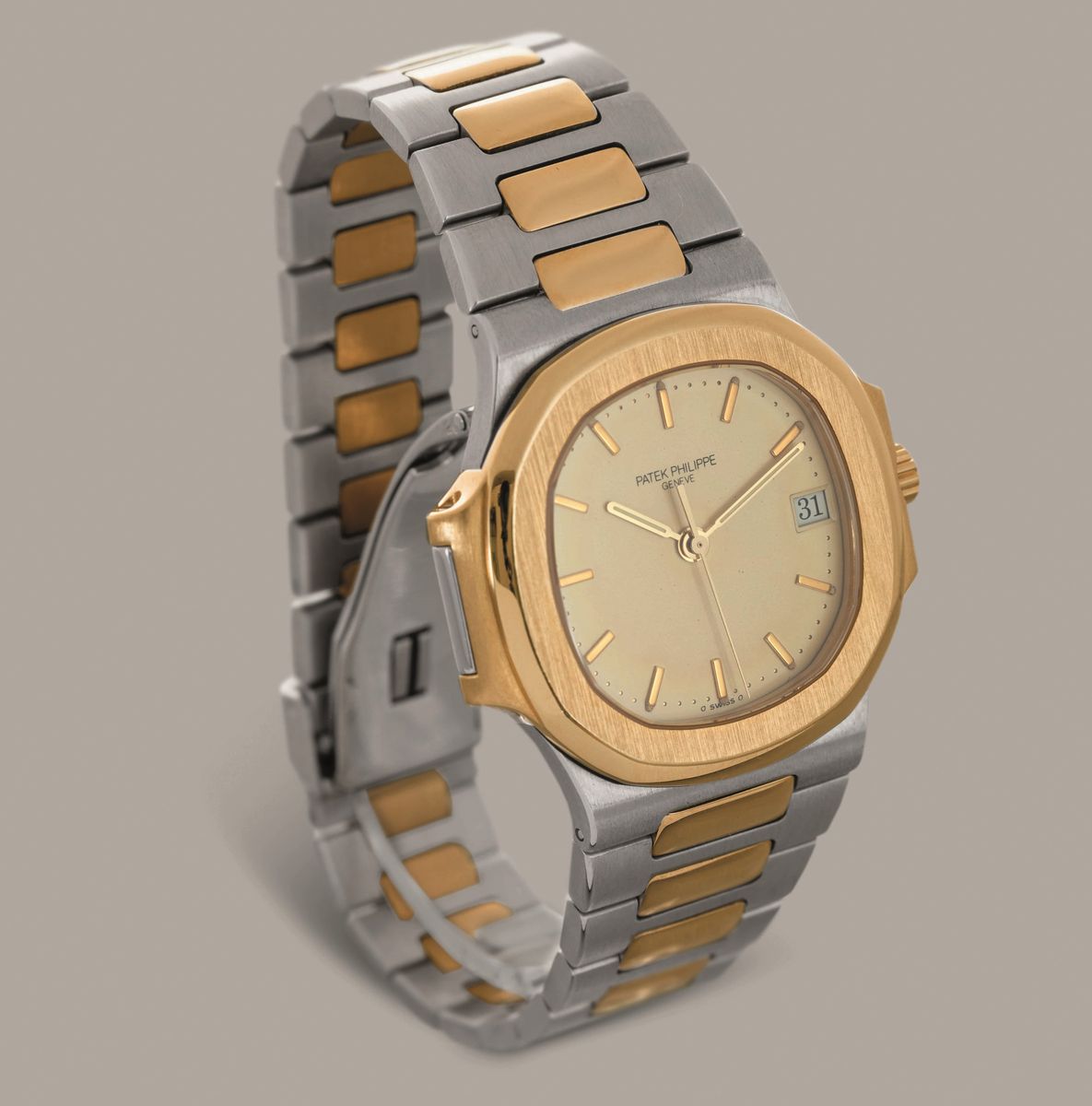 Patek Philippe - Nautilus 3800/1ja Acciaio e Oro, Quadrante Panna con Datario, Cassa Impermeabile...