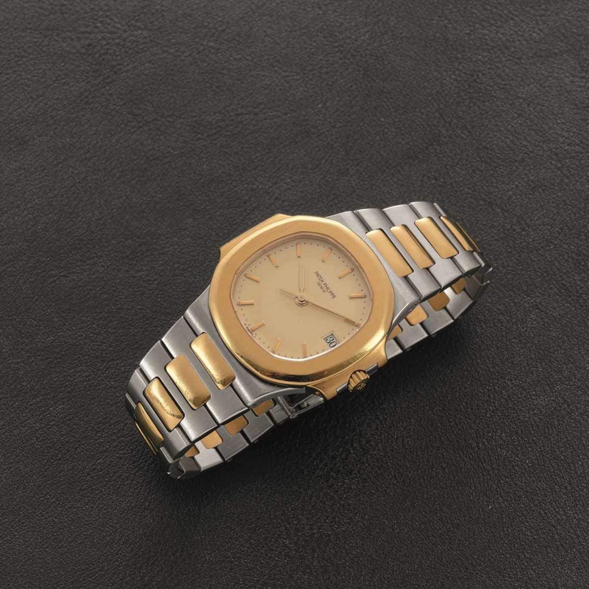 Patek Philippe - Nautilus 3800/1ja Acciaio e Oro, Quadrante Panna con Datario, Cassa Impermeabile...