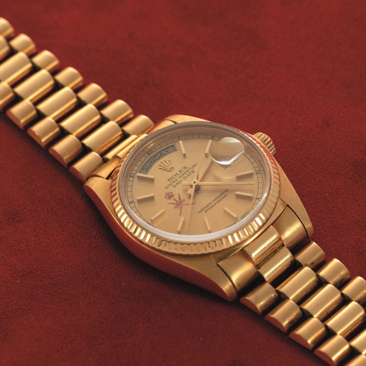 Rolex - Daydate Ref 18038 in Oro Giallo 18k Quadrante Champagne con Spade Rosse del Khanjar Reali...