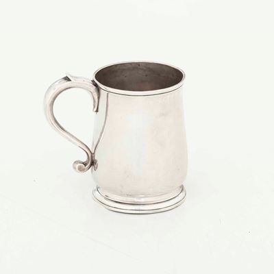 Mug. Argento Fuso e Sbalzato. Londra 1733. Argentiere Fs Entro Cuore (non Identificato)